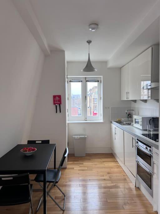 Central , Bright And Modern Flat Up To 4 People Londen Buitenkant foto